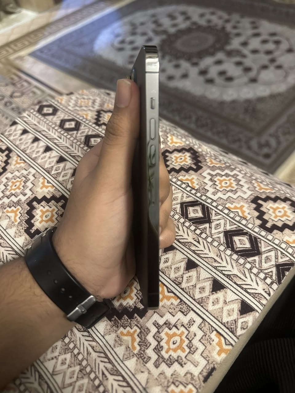 للبيع 13 برو ماكس ذاكره 256 بطاريه 73 كله على البلاد شرط هوه ماينطي سعره 550 وبي مجال قليل ***********
