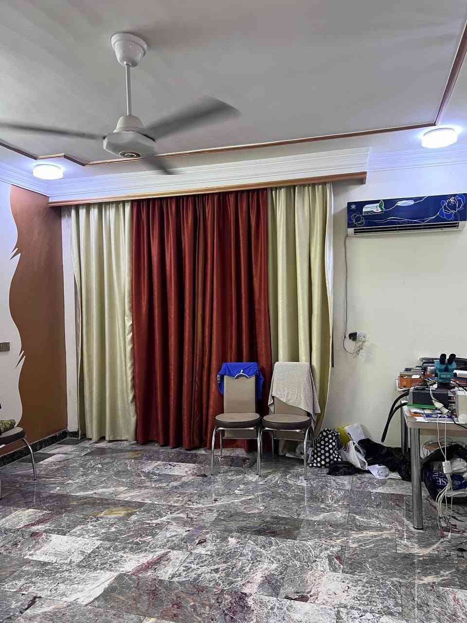دار للبيع ٢٠٠ متر المكان ابو الطياره شارع نسائم النخيل السعر ٣٥٠ طابقين ٤ غرف نوم استفسار خاص او على الرقم***********
