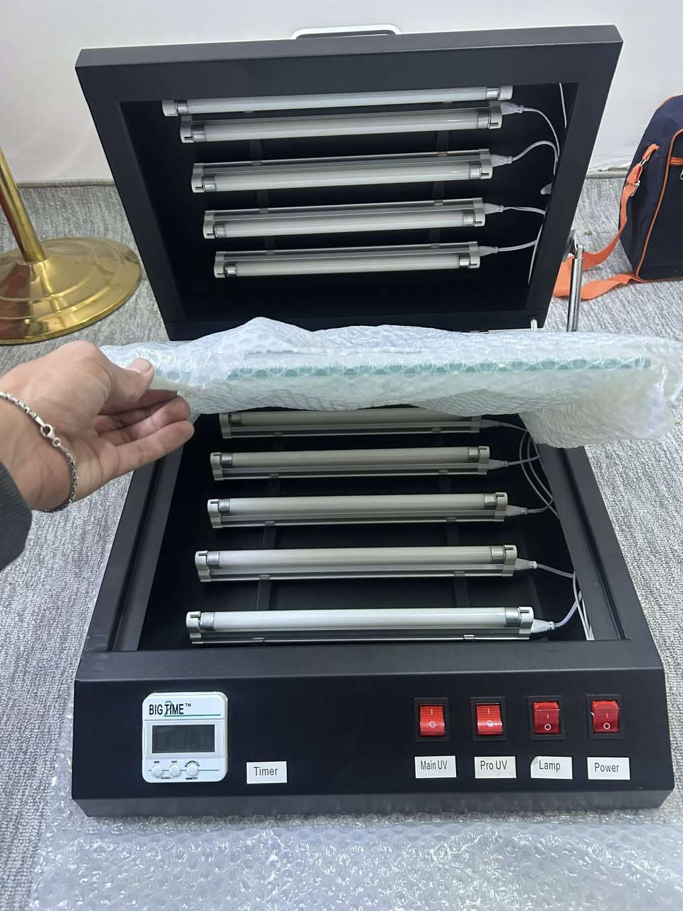 جهاز اشعة uv
مستعمل مرة وحدة فقط !!!!
جديد بالكارتون والنايلون 
يطبع دروع كرستال 
بي عداد مال وقت 
نضافتة ١٠٠٪؜ 
للاستفسار : ***********
مكاني بغداد الامين الثانية
