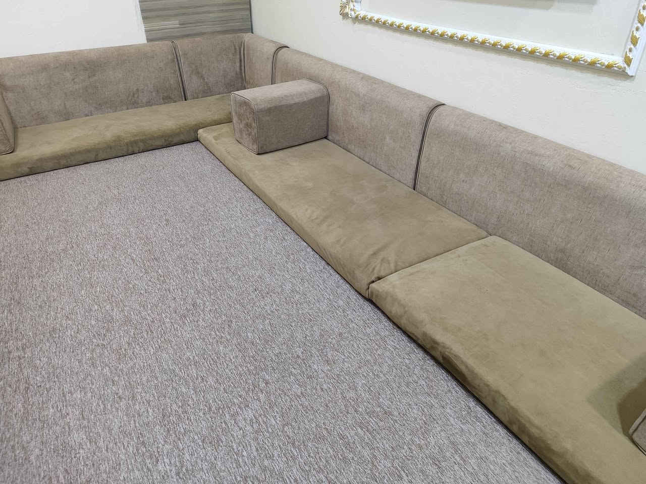 جلسة عربية كويتي سفنج بغلي مستعملة نضيفة اصلي إرتفاع المندر 10سم  قياسة 13 متر مضبوط 6 منادر 10 مساند طول المسند مترين إرتفاعة50سم مع زاوية و3 تكيات السعر375  العنوان البصرة الجبيلة شارع السايلو قرب كرفان المختار رقم الحساب الهاتف للاستفسار *********** ومتوفر توصيل البصرة, العراق
