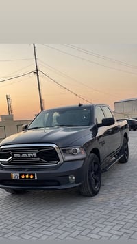 دوج رام كلاسك 2022 عائليه وشبابيه وشغل  يعني جوكر محرك 5700.  V8 نضامي...