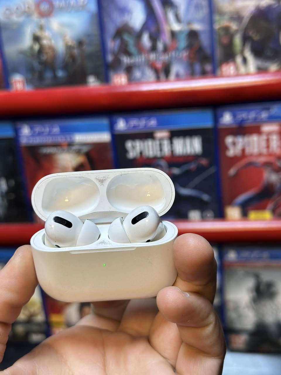 السلام عليكم
سماعة ابل ايربود برو نضافة 90/100

السعر 95 الف او بية مجال 

***********
