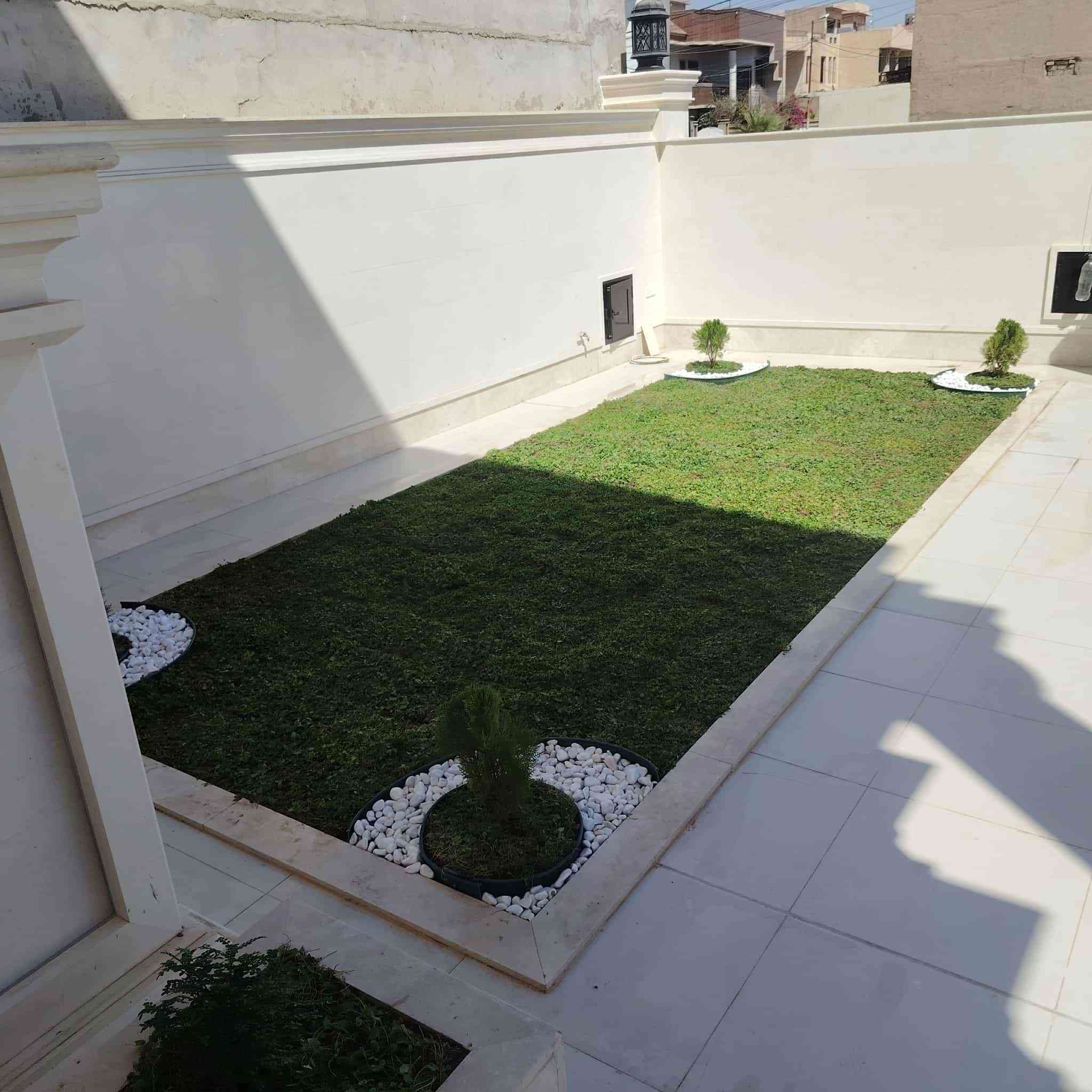 السلام عليكم هندسة وتصاميم الحدائق والمماشي الحلان وتقليم الاشجار والنباتات شغل  هندسي وكادر متميز للتواصل والاستفسار على الواتساب او الاتصال (***********)(***********) ابو سند 🌹
