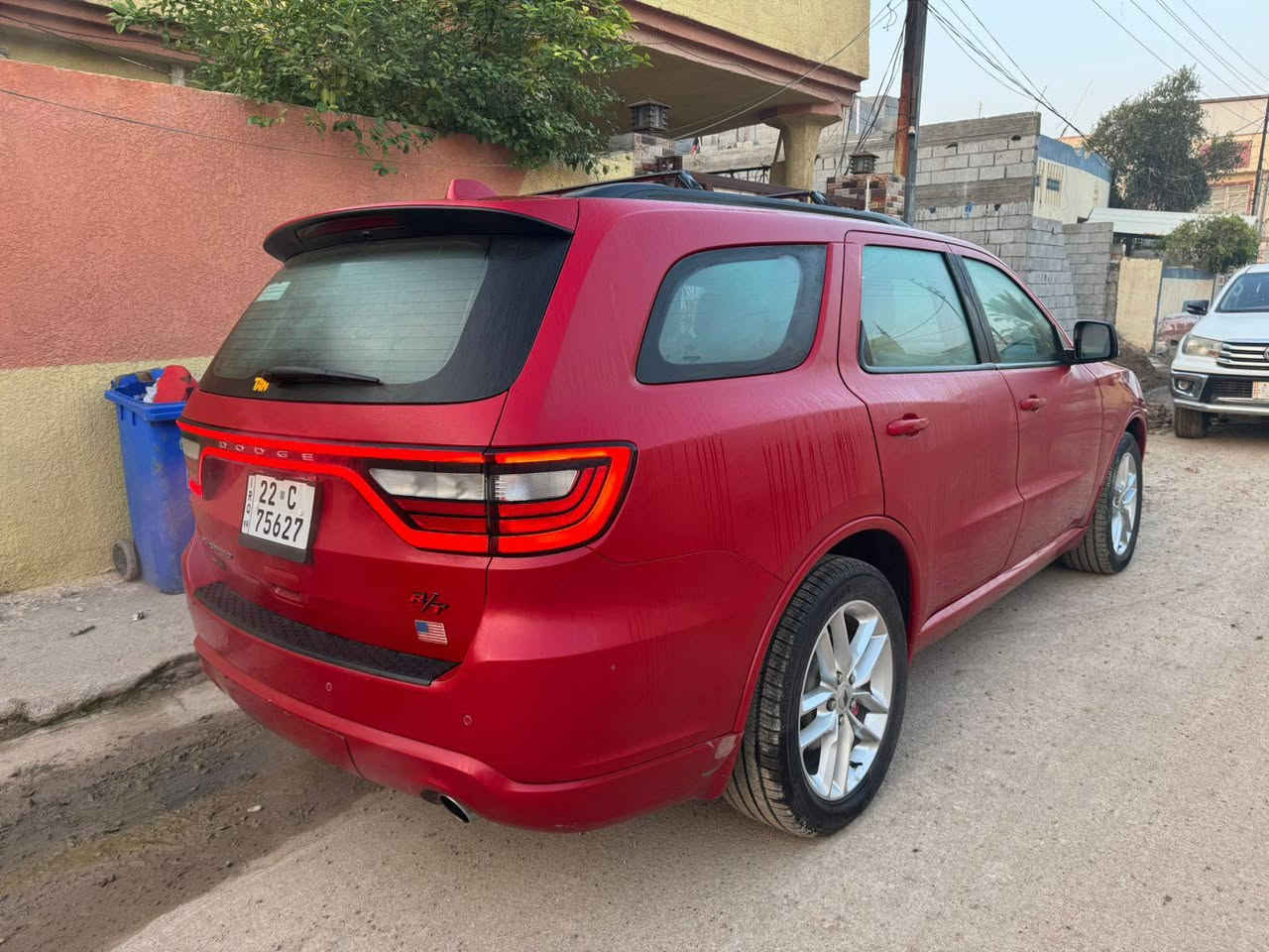 هي 2021 خليجي +GT رقم اربيل ماشية 133 الف كيلو
محرك 6 سلندر 3600
ضربتهه ستوته هي وواگفه بالباب صار بارد بالجامرلوغ جهة السايق وانصبغ شوية من الهلال مالته وجزء من الدعامية البلاستك هم
البنيد والجامرلغ الامامي اللاخ والصندوق والدعامية الخافية والجامرلوغات الخلفية مغلفات ppf حماية
كشنات جلد تدفئة بالمقاعد والستيرن بيهه نظام مانع تصادم خلفي (توقف ذاتي) بيهه نقاط عمياء ورادارات جانبية والبنيد مالتهه شكله مال SRT طبعاً هو جاي بلادي قليل يجن هيج
هاي اهم المواصفات البيهه سعر 170 وبيه مجال رقم تلفون ***********
