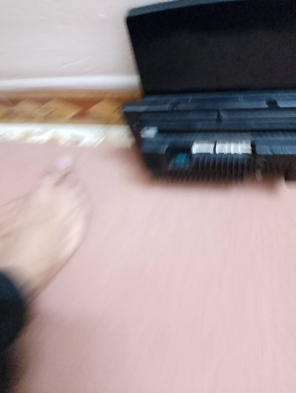 السلام عليكم شاشه مال النترا للبيع السعر 65 وبيها مجال وشرط الشغل وشرط الدقه ***********
