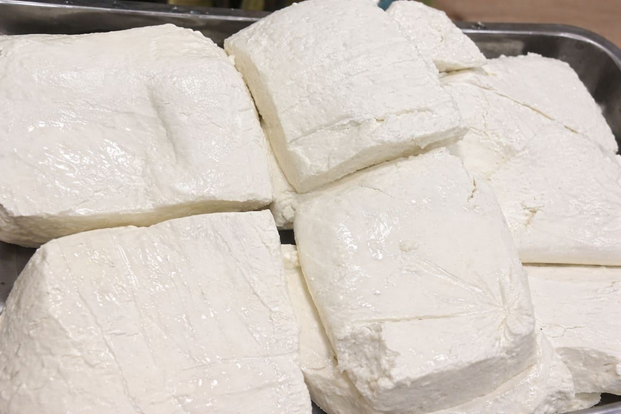 🧀✨ جبن حلو طازج ولذيذ ✨🧀
الطعم الأصيل اللي يحلي سفرتك 🤍

📌 السعر: الكيلو فقط بـ 6 آلاف 💰

🚚 توصيل لكل مناطق بغداد
📞 للطلب: ***********
📩 عبر بيج: الـبــان تــوت

✅ طبيعي %100
✅ طعم غني ولذيذ

---

#الـبــان_تــوت #جبن_حلو #منتجات_طازجة #توصيل_بغداد #جبن_عراقي
