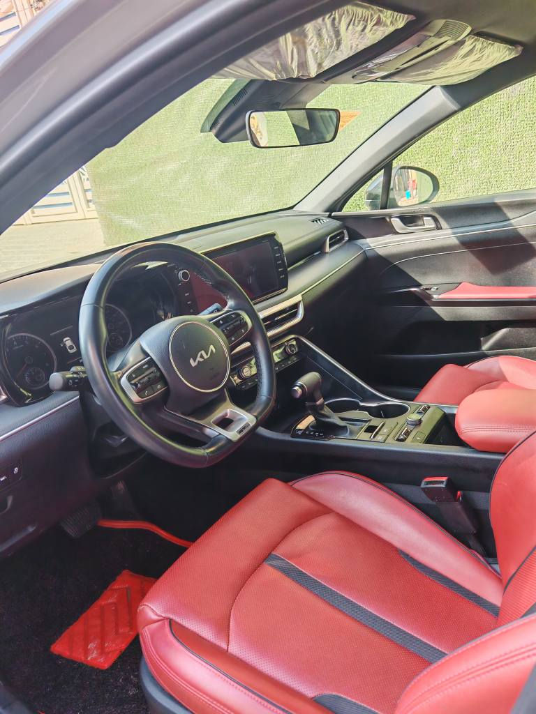 سيارة k5 سمنتي موديل 2024
ماشية 30 الف 
السيارة جاهزة وكاملة من كلشيء مابيها اي نقص
تريد وكالة او مداور ثاني يوم
مواصفات السيارة معروفة
بصمة ابواب
دخول ذكي
رادار حوادث
تحديد مسار
مثبت سرعة
4 وضعيات قيادة
اشاير بالمري
سايد بريك بصمة
اوتو هولد
دواخل ماروني

ضربتها خليفة جنطة 
والجاملغ الخلفي دحجة خفيفة 
للاتصال 
*********** ناصرية, ذي قار
