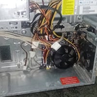 عندي حاسبه مواصفاتها مكتبيه وبيها مال العاب خفيفه او متوسطه معالجها i5...