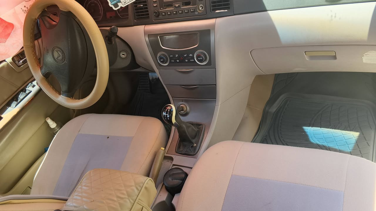 السلام عليكم
سياره جيلي موبل 2013
المحرك: 1800 CC (نشط واقتصادي جداً بمصرف البنزين).

​الكير والمحرك: مكفولات وبشرط الفحص (ما مفتوح بيهن برغي).

​البدي (القشر): نظيف ومظهره الخارجي مرتب ومرغوب مع تعمير خياسات قليل

​التبريد: ثلج وجاهز للصيف ❄️.

​الصدر والحدادية: جديدة وما بيها أي طقة أو صوت.

​الإطارات: تايرات جديدة مع ويل كب بلادي مميز.

​الداخلية: نظيفة جداً والكشنات مغلفة ومحافظ عليها.
​الأوراق: سنوية جديدة، تحويل مباشر وبدون أي غرامات أو مشاكل قانونية.

​💡 السيارة مالت بيت وجاهزة من كلشي، شغل واطلع وين ما تحب ما تحتاج أي مصاريف.
​السعر: [45$] (بيها مجال بسيط للشراي الطيب).
​المكان: [ميسان/ناحيه علي الشرقي].

​للاستفسار والتواصل:[***********] 📞

