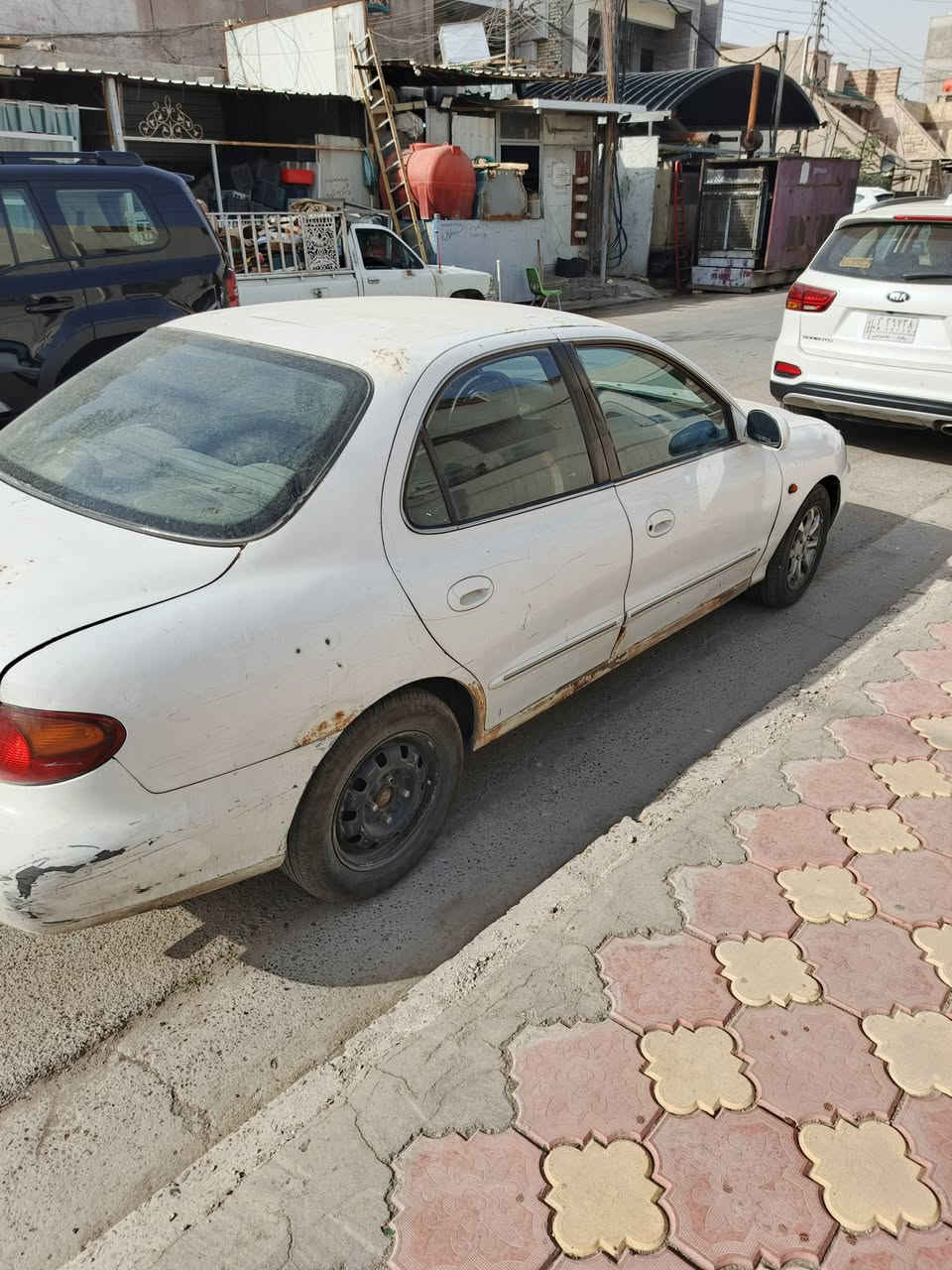 السلام عليكم
النترا موديل 2000
كامله من كير ومكينه
تخم تأير جديد كهربائيات كله شغاله
باتري جديد 
دوشمه كاعيه وباطين جدد
السياره حائز ثالث اسويلك وكاله بسمك
السعر 25ورقه
*********** للاستفسار
