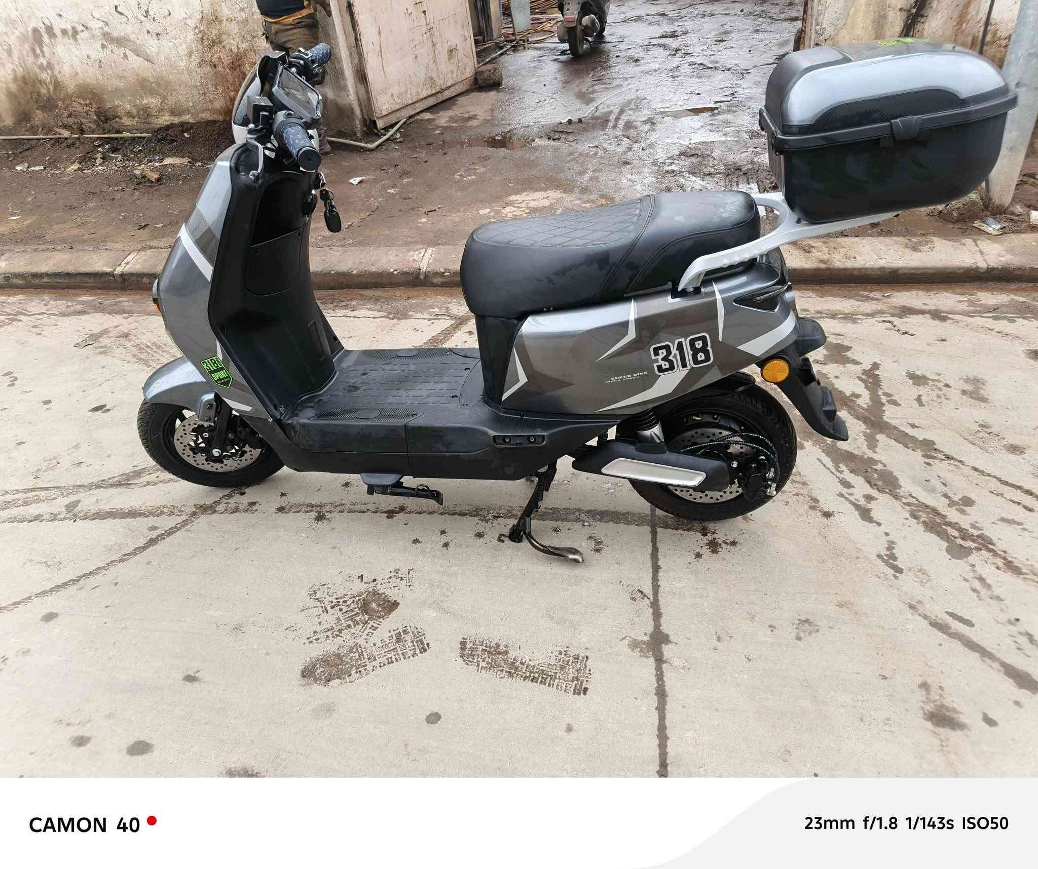 السلام عليكم ماطور شحن 318للبيع 6بطاريات دبل شرط الفحص سعر 550الرقم ***********
