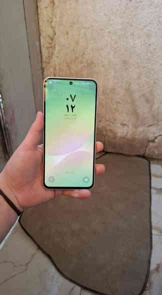 السلام عليكم للبيع سامسونج A56 5G
الون الوردي 
ذاكرة 256 8+8 جهاز معروفة موصفاتة غني عن
شاشه 120هيرتز
 التعريف نضافة مية بالمية فول  جهاز استخدام اقل سبوع
وياة كفر لاصق على شاشة مع كارتون وكامل مكمل
السعر375نهايته 
مكاني بغداد مدينه الصدر شعندك مراوس نزل 
متواجد واتساب ***********
