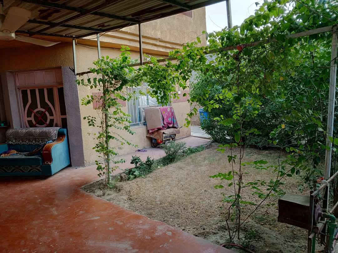 دار للبيع طابق ونص في منطقه الجعاره مساحه ٣٠٠ متر جنس الأرض طابو رزاعي قرار ٢٥  كافة الخدمات بي مي مجاري كله بل باب يحتوي على غرفتين + استقبال و صاله و مطبخ  و حمام داخلي و خارجي + تواليت خارجي + كراج سياره كبير + كراج حولي + حديقه اماميه  واصله مي و مجاري وكهرباء بباب البيت وشارع تبليط جديدد
سعر ب ٦٨
للاستفسار اتصل ***********/***********
