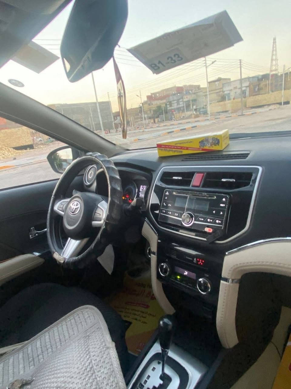 السلام عليكم 
 للبيع او مراوس تيوتا راش 2020 وكاله sas 
خليجي
رقم بصره بعد سبوع وتصير حره
7راكب 
مكينه1500vvt 
السياره بيها بارد بالبنيد والجاملغ والباب السايق
السعر 145وبيها مجال قليل 
العنوان البصره ابي الخصيب ***********
