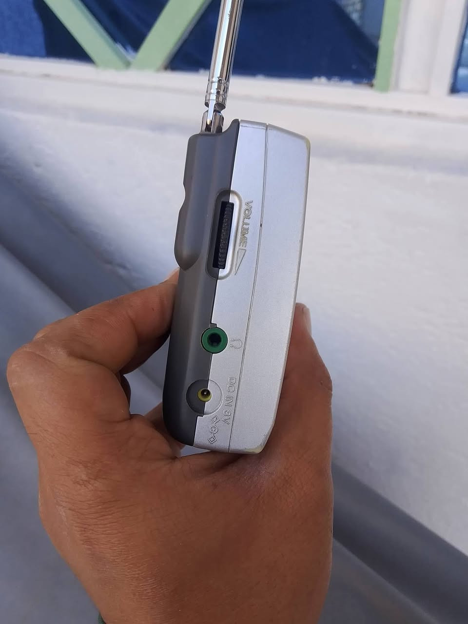 السلام عليكم راديو نظيف شركه سوني الياباني سعر 30 عنوان بغداد ام الكبر والغزلان ***********
