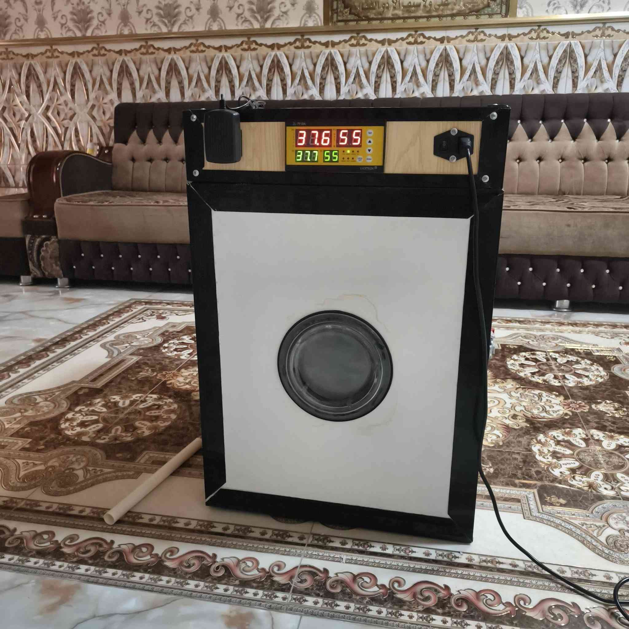 فقاسه  375 بيضه نضام جيموكه فول اتوماتيك
مستخدمه كم وجبه فقط نضيفه حيل 

وتفقيسه خير من الله وحاليا مخليها حضانه  

مكاني الدجيل  وموجود توصيل لكل المحافظات عل مشتري 
سعر 350 الف وبيها شي بسيط وماكو هيج رخص 
***********
