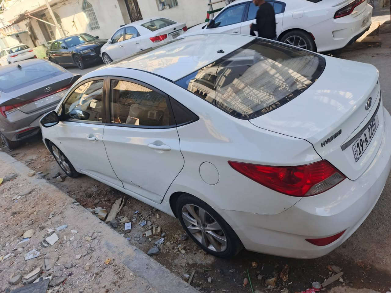 السلام عليكم ورحمة الله وبركاته 
اكسنت ..... 
مديل 2013 ....
خليجي .....
مكينة دوش دبل قطرة ....
بيه بارد بالجاملغ صفحة السائق  وبارد بالباب الخلف السائق  موضح بل صور ...
رقم .....كربلاء مميز .... بسمي
تبريد خير من الله .... 
 مكينة كير بحالة جيدة ....
موصفات ..
فتحة ...
 شاشة كامرة خلفية ...
تحكمات ستيرن ...
 اشاير بلمري ....
مكاني كربلاء المقدسة ..
للبيع او مراوس ..
معروضه ..95..
للاستفسار ع رقم الهاتف فقط 
 ***********
