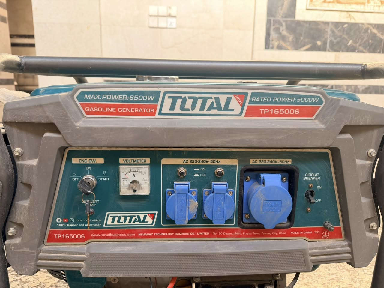 سلام عليكم
مولدة توتال 6.5كيلو واط تطي بحدود 29امبير
جديدة كلش استخدام اسبوع واحد 
اقتصادية (كل ساعة تصرف نص لتر)
تشتغل على البصمة و الهندر
السعر ٥٠٠ الف
للتواصل واتس اب او اتصال على 
***********
