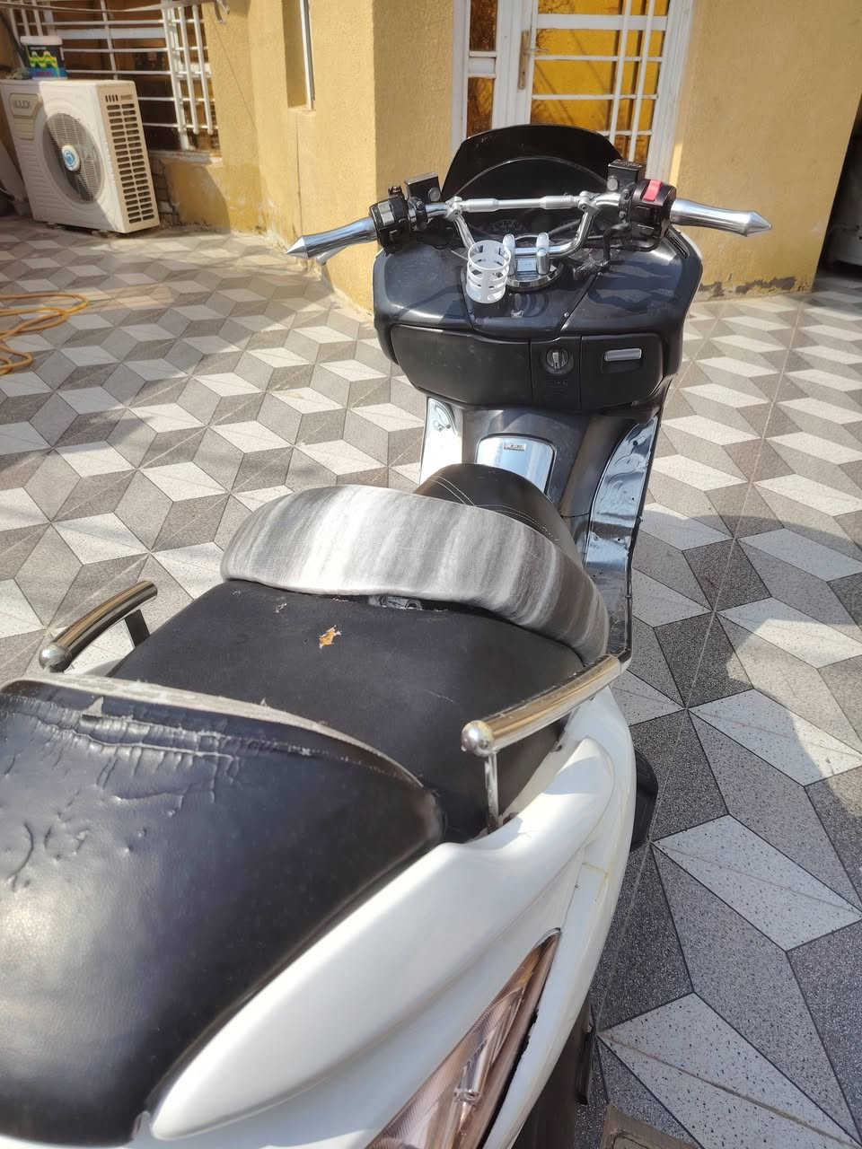 سلام عليكم فورزه 0/9 للبيع منضومه زنون ادراجه مجفته تجفيت عام اصلي بصمه نكره سلف معدل 160 رون واحد ونص تايرات جدد مكينه ناعمه 550 وبيها مجااال قليل عنوان كوت ***********
