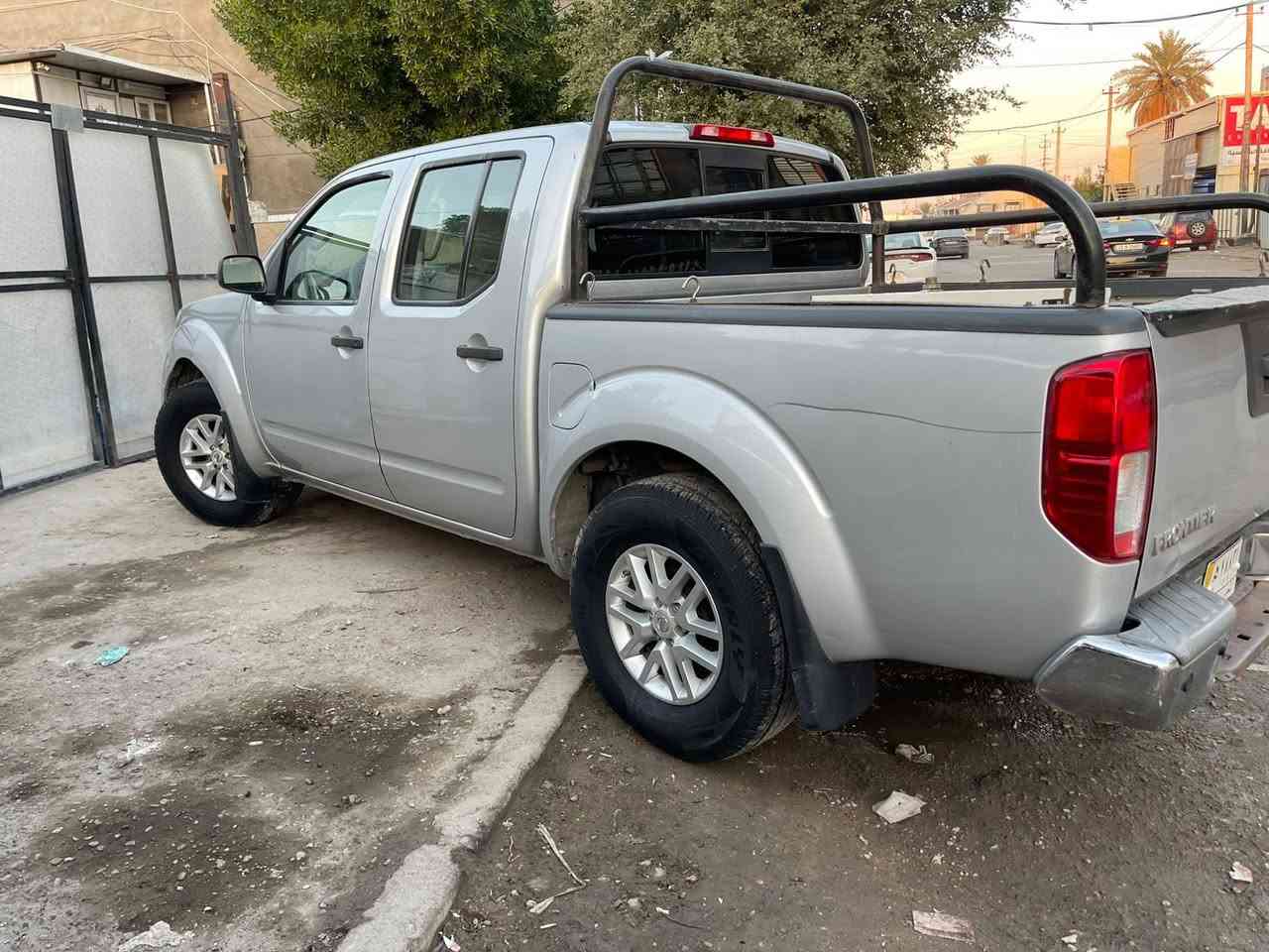 نيسان فرونتير موديل 2017,  4.0L V6 SV
وارد كلين تايتل بيهة طخة بالجنطة والدعامية واضحة بالصور .
رقم بغداد حمل 
المواصفات : 
لايتات زينون ( عالي + ناصي )
حساسات + كامرة خلفية 
تبريد معروف مال نيسان ثلج
نظام الترفيه ( بلوتوث , التحكم بالتليفون من خلال الصوت )
فول تحكم سيتيرن ( صوت , مكالمات ، كروز سرعة ) 
ايرباكات عدد 4 
سلايد جام ( sun/moon) 
تراكشن كونترول + ABS 
نظام قياس ضغط التايرات 
تدفئة المقاعد الامامية 
لاصق حماية ضد الشخوط بجميع اطراف السيارة 
وبعد بيهة هواي مواصفات
السيارة كلشي بيهة بلادي ونظيفة مثل ما واضحة بالصور
مكاني بغداد
السعر 165 وبيهة مجال 
الرقم : ***********
