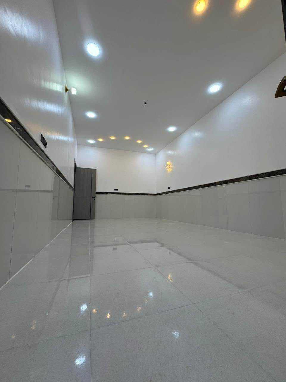 🏠 داران الــبــيـع مــغـربـه🏠
 خـلـف شـارع الامنئي قرب مدرسة الغزالي 
  🏠المساحه (160)متر+100متر 🚧

       يتكون الطابق واحد الارضي  
  🏡 غرفتين نوم وصالة+بيتونه 🏡
              واستقبال ومطبخ 
🛁وصحيات خارجية 🚿وداخلية 🚽
  للاستفسار مراسلة الصفحه او الاتصال
على الواتساب (📲*********** عمارة, ميسان
