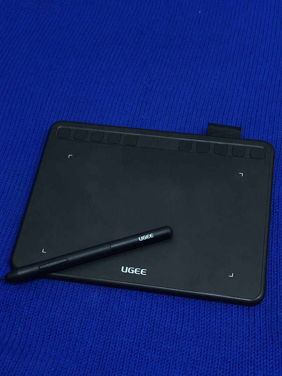 الأغراض للبيع لطلب الشراء (خاص)
كاميرا 5K تصوير 360 درجة مع قاعدة حمل للتصوير و دقتها كلش عاليه و حلوه 
٢- جهاز UGEE مع قلم جهاز بديل عن الماوس و كلش مهم للأشخاص المصممين و اصحاب الحاسبات و اللابتوب رائع بمعنى الكلمة 
٣- ماوس BaJeal الاصلي خفيف و مريح لليد و الشكل عالمي 
٤- ماوس hp عادي بسعر رمزي 
٥- نك مايك عدد 2 اصواتهم صافيه و كلش حلوه عن تجربه
وياهم جميع الاغراض اللي گدامكم للايفون و التايبسي بسعر مناسب


**إذا كنت صاحب هذا الإعلان وتريد حذفه لأي سبب، رجاءا أرسل رسالة إلى الدعم الفني**