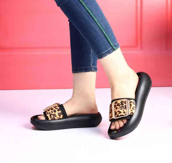 يسعد صباحكم بالخير زبائنا الكرام وجمعه مباركه عليكم 
كل ماهو جديد ومميز تجدونه لدى احذيه وحقائب علاء 
انواع الشحاطات النسائي طبي وماركه درجه اولى 
الألوان والموديلات بالصور قياس ٣٧ إلى ٤١
للحجز مراسله البيج او واتساب ***********
توجد خدمه توصيل داخل القضاء وجميع محافظات العراق
