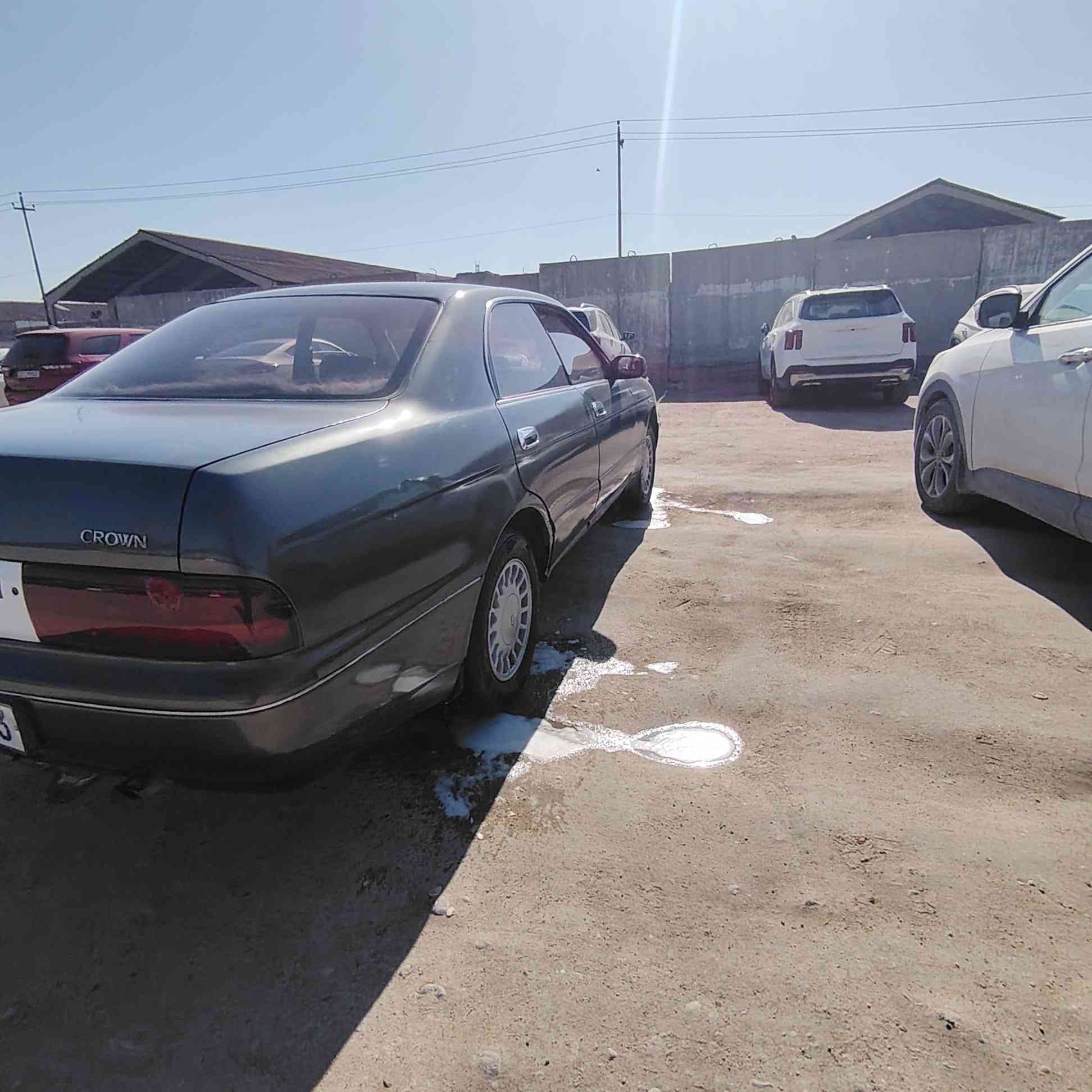 للبيع كراون بطه متصل سياره رقم انكليزي السياره غرفه جديده دوشمه تبريد ثلج سنويه لل 27 مكفوله كص ونقل جثه السياره حلوه ومتعوب عليه السعر ٤٦  الرقم للتواصل *********** المكان البصره القرنه
