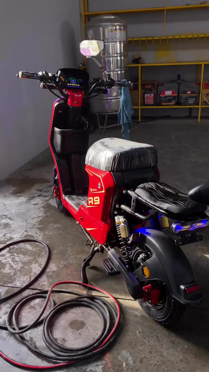 السلام عليكم R9 بعده كسر كارتون موديل 2026 حساسات لايتات كله شغال بطاريات وينلي كبار 32 فولت التواصل واتساب *********** السعر خاص
