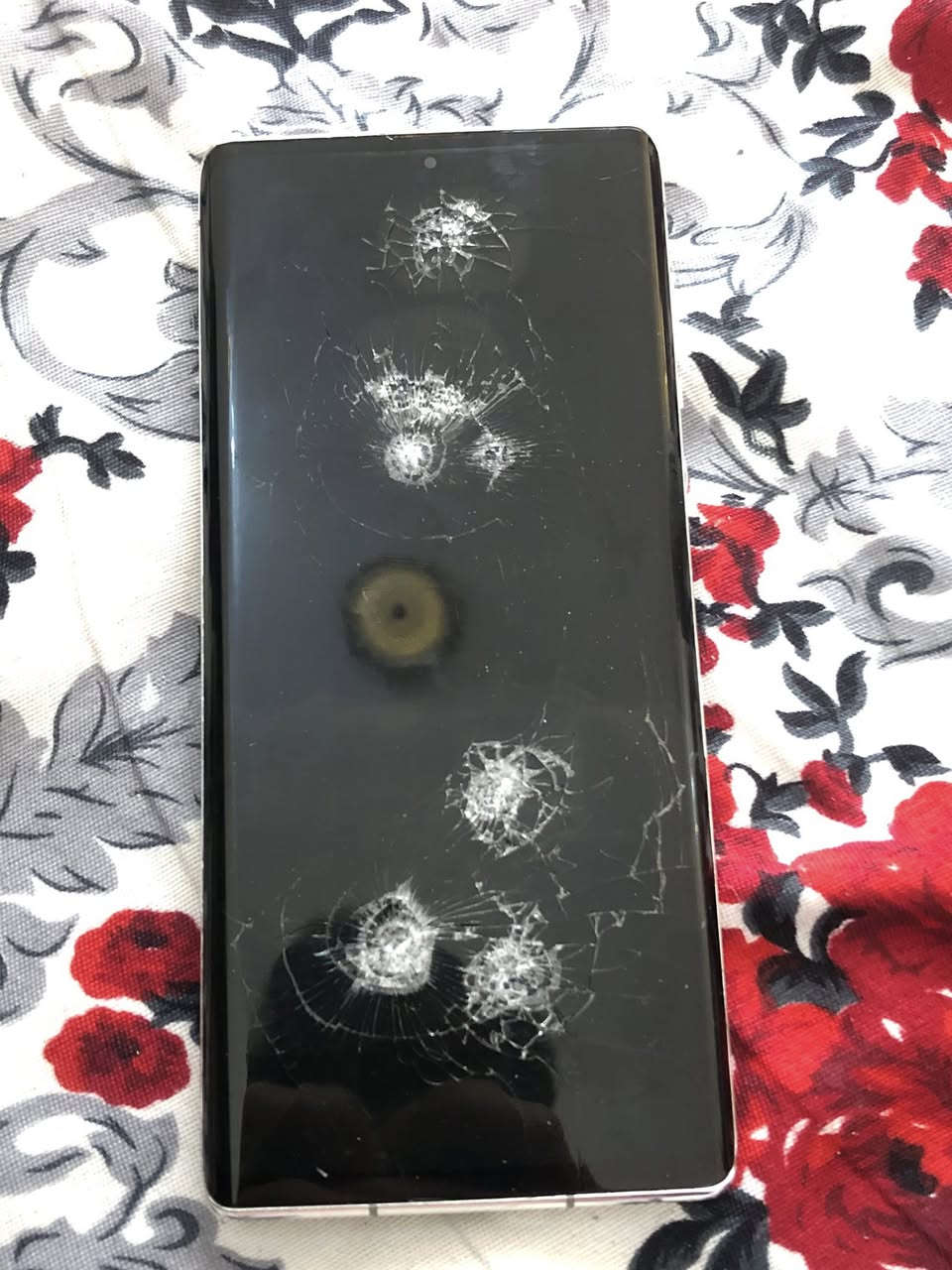 السلام عليكم للبيع
جهاز شارب R6 نصيف ذاكره ٢٥٦ الله شاهد شغال فقط شاشه انكسرت عندي واضمنه لك  وما مفتوح يخبل 244 هيرتز وبوبجي ٦٠ فريم سلال كلش مكاني ديوانيه حي العامل  قيم واخذ بل يرضى الله بي رقمي ***********
