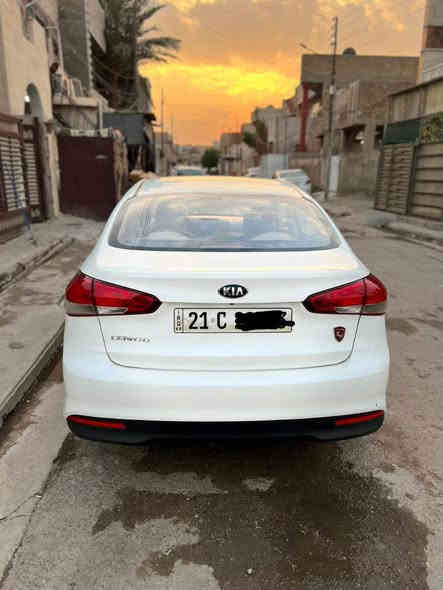 السلام عليكم
للبيع سيراتو 2017 

رقم سليمانيه رقم جديد بأسمي شرط التحويل 
 
السياره مكفوله من الصبغ والتبديل والبارد بس بيها رصعتين بالباب الخلفي جهت اليمين 

كير ومكينه وصدر كله بشرط 

السعر : 130 وبيها مجال 

رقم التلفون : ***********

مكان السياره :  البياع حي الري
