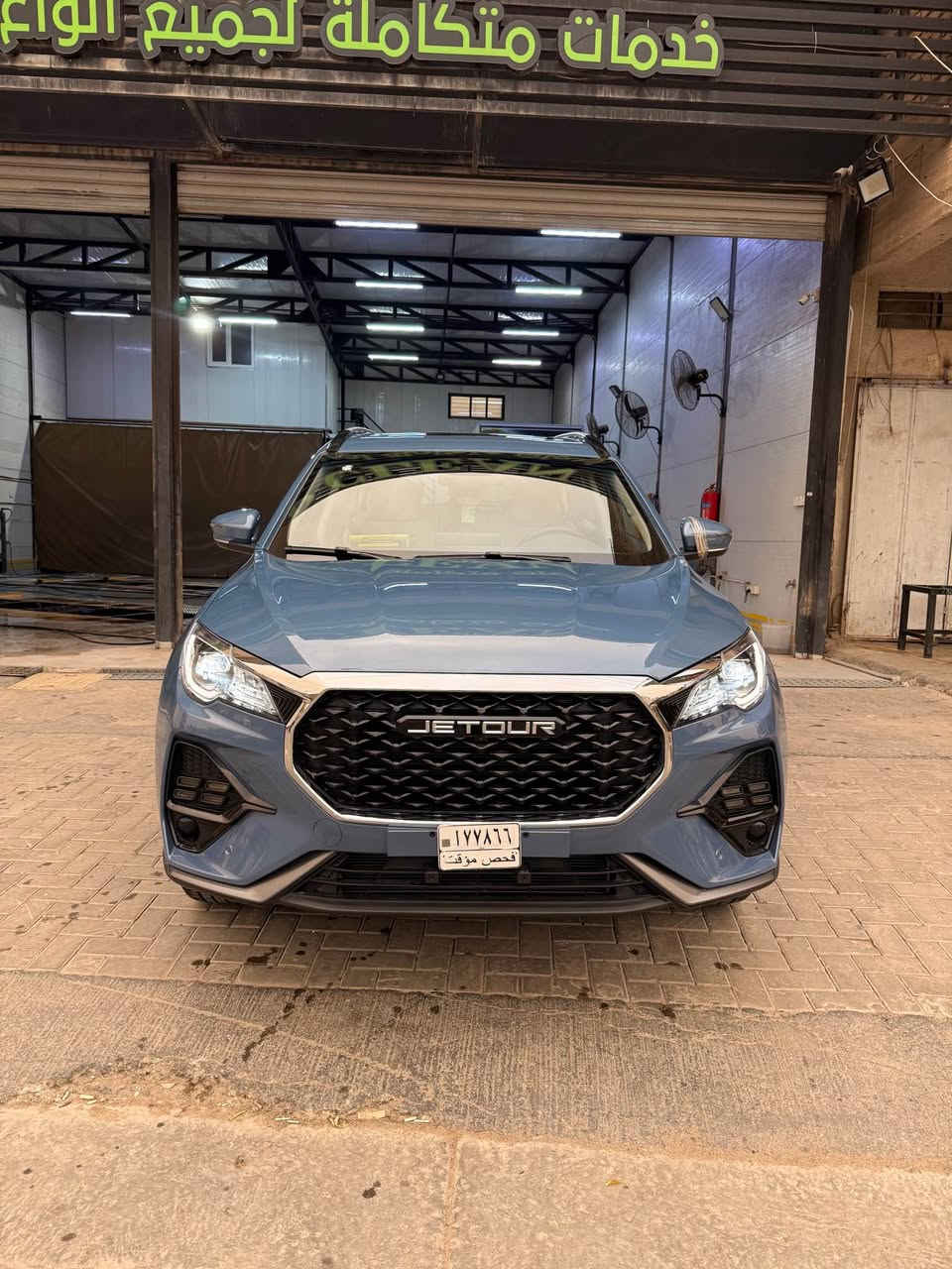 جيتور X70 1.5L Luxury 

الموديل: 2026 (خليجي)
العداد: 10000
للتواصل  ***********
السعر 21 مليون 
ترهم مراوس باقل 
بعدها بضمان الشركة
بدون رقم بعدها فحص موقت 
المحرك: 4 أسطوانات L1.5تيربو 156 حصان حقن متعدد النقاط
عزم الدوران (نيوتن-م): 230
ناقل الحركة: اوتوماتيكي دبل كلاتش من 6 سرعات
استهلاك الوقود: 7.8 لتر لكل 100 كم
الضمان الأساسي: 5 سنوات او 150,000 كم 
ضمان المحرك: 10 سنوات او 1،000،000 كم (أيهما اولاً / للمالك الأول)

المواصفات 
* إطارات قياس 20 إنچ
* فتحة سقف بانوراما 
*  الصندوق الكهربائي 
* مثبت سرعة 
* كاميرات 360 للرؤية المحيطية
*حساسات امامية وخلفية
 * شاشة عرض ترفيهية قياس 12.3 انج 
*شاشة عرض معلومات القيادة قياس 10.2 انج
*نظام صوتي من 8سماعات عالية الجودة
* نظام أبل كاربلاي وأندرويد أوتو لاسلكي
* شاحن هاتف لاسلكي سريع
*مقصورة الركاب من الجلد الفاخر 
*مقعد السائق كهربائي
*عدد صفوف المقاعد 3 (7 ركاب) 
*مصابيح أمامية و خلفية أوتوماتيكية ليد LED مع مصابيح نهارية
* المرايا الخارجية كهربائية و مدفئة مع خاصية التعتيم التلقائي
*ماسحات الزجاج الأمامي مع حساس للمطر
* دخول ذكي (بصمة) 
* خاصية إغلاق النوافذ وفتحة السقف عن بعد
*فلتر تنقية الهواء (N95)
*مسند الذراع الوسطي مع ثلاجة
 *انماط قيادة متعددة 
* وسائد هوائية امامية وجانبية
*نظام الفرامل اليديوية الأوتوماتيكي (Autohold)
*نظام التحكم بنزول المنحدرات
* نظام المساعدة لصعود المرتفعات
*نظام مراقية ضغط الاطارات
*نظام المكابح المانعة للانغلاق ABS
*نظام التحكم بالثبات ESC بغداد, العراق
