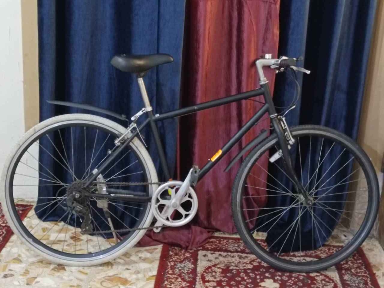 بايسكل c700 باله ياباني نظافته 95
📍كير 7 نمر 
📍سستم شيمانو 
📍حجم 28 
📍كلشي شغال باسكل نضيف
📍جاهز للركب مباشره  
سعر 150 وبي مجال حك الجيه
مكاني بغداد مدينه الصدر 
واتس ***********
