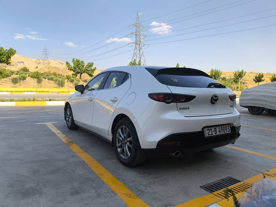Mazda 3 salect 

- [ ] مازدا ٣ 
- [ ] موديل 2021
- [ ]  مەكينه ٢.٥ لتر بێ توربو و مەرغوبە
- [ ] بي دبل اكسل
- [ ] تبريد پيانو
- [ ] ويل ١٨ بيلادي 
- [ ] چوار جام ئۆتو
- [ ] لايت به رزو نزم ئوتو 
- [ ] فلجه ئوتو 
- [ ] بسمه

- [ ]  تەحدید سورعە
- [ ]  ڕادار
- [ ] ڕادار خه تى جاده
- [ ] ئۆتۆ ستۆپ 
- [ ] ئوتو هولد و بريك بسمه  هتد…..

- بۆیاخ: بۆنیت

 سارد: تەنها چەند پەنجەیەک لە چەمەلەغی سایەقی هەیە

-تەنها 31 هەزار مایڵ ڕۆشتووە.

- [ ] سعر 130 

مۆبایل: ***********
سەیارەکە لە سلێمانیە السليمانية, العراق
