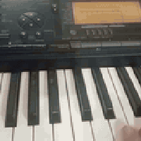 متوفر اورك شرقي ياماها ياباني الصنع نظيف جدا بس شاشته بيها خلل ماواضحة...