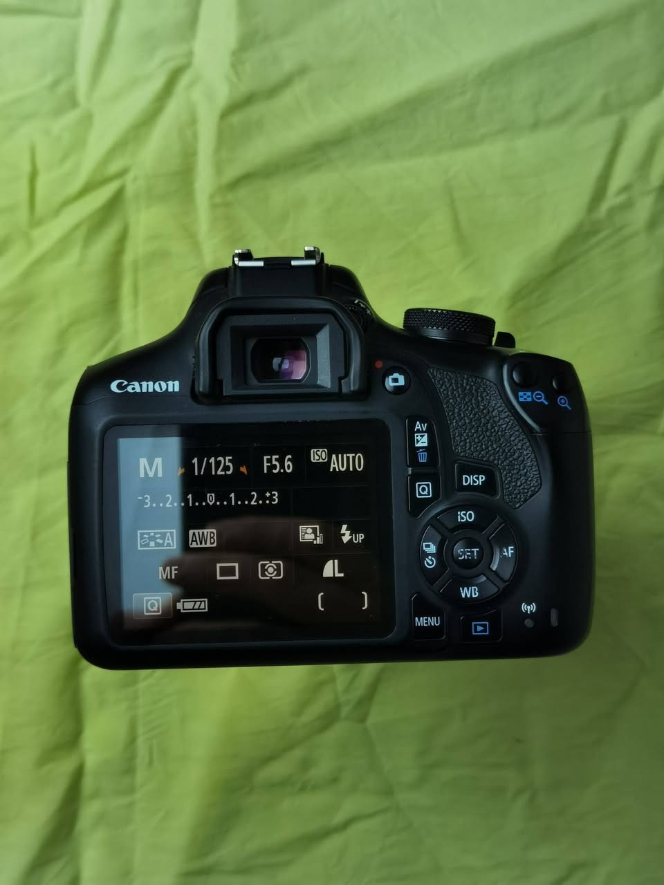 كاميرا كانون Canon EOS 2000D DSLR
كاميرا جدا نظيفة مال بيت وگدامكم الصور، نهائياً ما متعوبة شترها بحدود 15K

دقة 24.1 ميجابكسل حقيقي 
مستشعر APS-C CMOS
تصوير فيديو Full HD 1080p
شاشة 3 بوصة
تدعم Wi-Fi
9 نقاط تركيز نقطة مركزية مزدوجة التقاطع
سرعة تصوير 3 صور/ثانية
بطارية تدوم 500 صورة
وزن 475 غرام

ملحقات 
 عدسة Canon EF-S 18-55mm III
فلتر UV ياباني
بطارية
شاحنة
جنطة

السعر 265 الف
توصيل لجميع المحافظات


**إذا كنت صاحب هذا الإعلان وتريد حذفه لأي سبب، رجاءا أرسل رسالة إلى الدعم الفني**