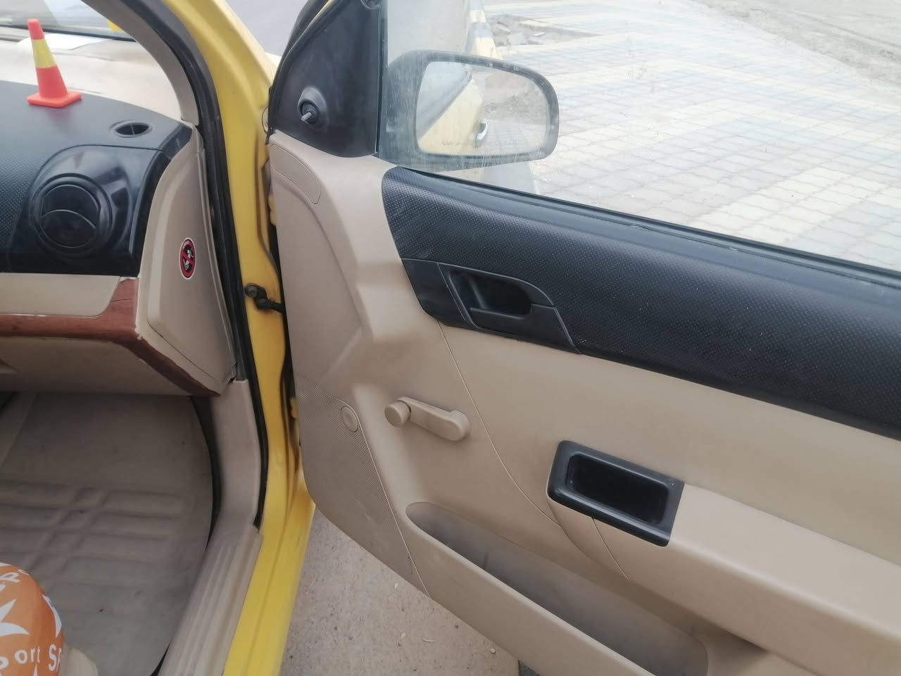 سلام عليكم افيو مديل 9 خليجي مكينه كير حداديه تايرات جدد سياره بيها ظربه بتكم الماميه برانكيت شواصي جدد بسمي سياره سعر ٤٠ بيهاا مجال رقم تصال ***********
