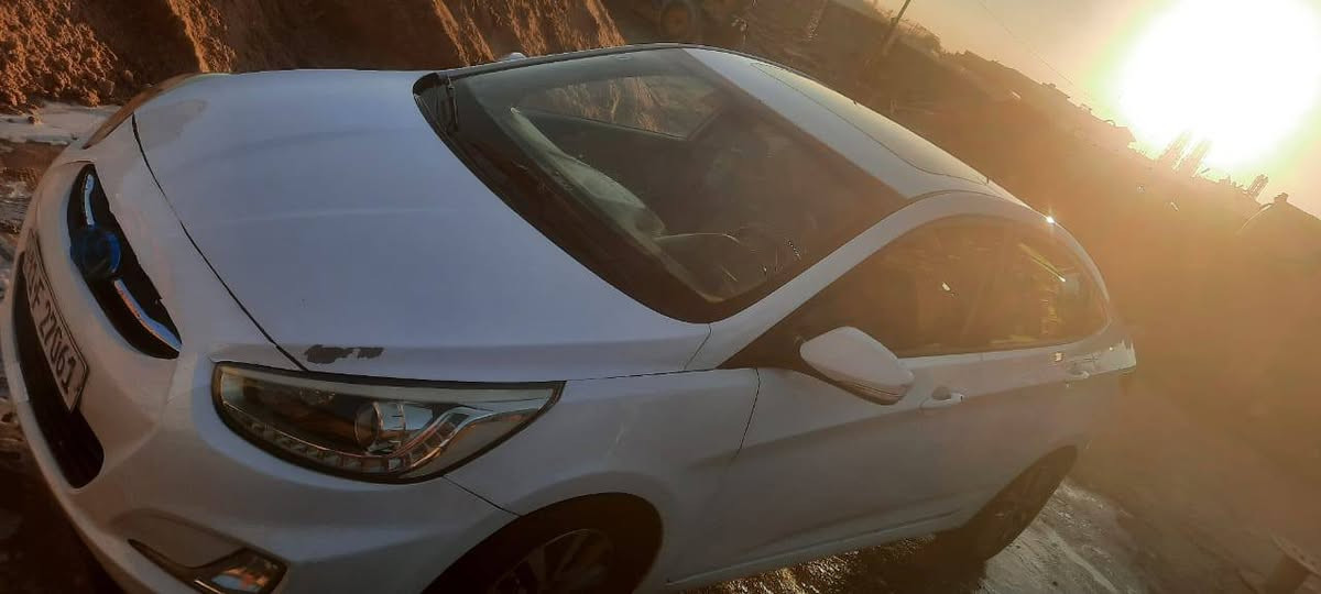 السلام عليكم
اكسنت خليجي مديل 2016 بيه جاملغ اثر شخوط ومصبوغ ودعاميات مبدلات باب السايق بارد شبرفقط 
مكينه مكفوله كير مكفول تبريد ثلج❄ 
باسمي تحويل ثاني يوم 
مكاني بغداد الحريه
*********** رقم صاحب السياره
عارضه ب 105بيه مجال بسيط 
مكلف بل نشر
