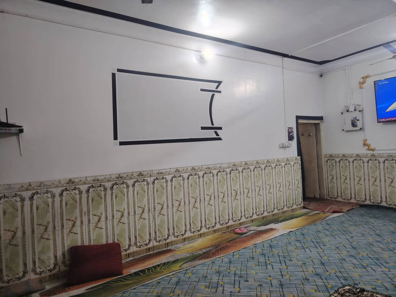 السلام عليكم بيت مساحه 200 متر طاب وزراعي سنه 25 احتراف  السعر 50 هو واثاثه الاستفسار اتصال على الرقم ***********. العنوان الشاميه العتيقه قرب جامع دكتور اسكندر
