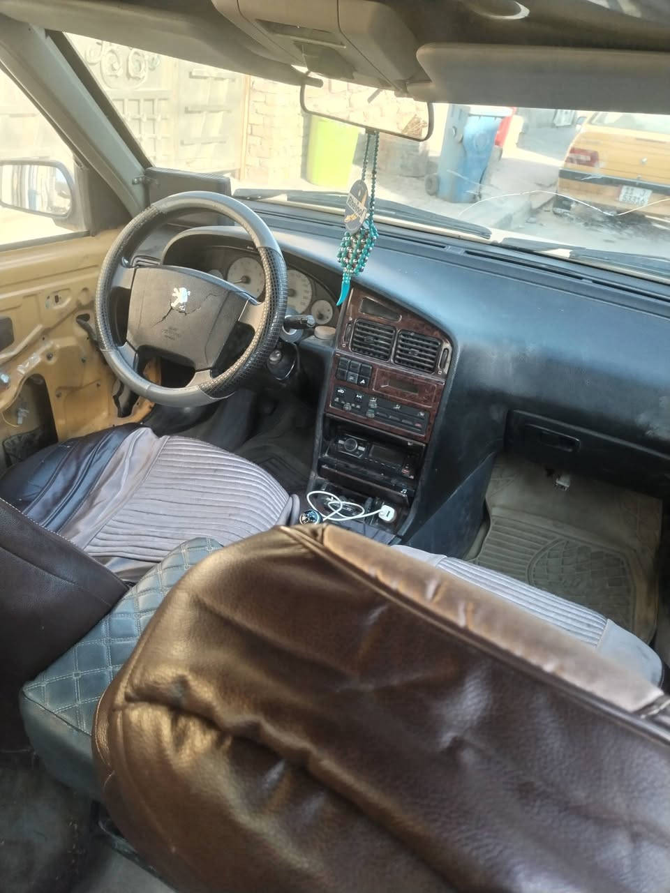 بيجوبارس 2013 مكينه لاتنقص ولاتبخر تبريدشغال زوج تاير وباتري وجامه جديده رقم انكليزي باسمي السياره مصبوغه بدون حادث  صدرها زين يرادلها ترتيب مكاني سبع قصور سعرها 28ورقه وبيها مجال
*********** ***********
