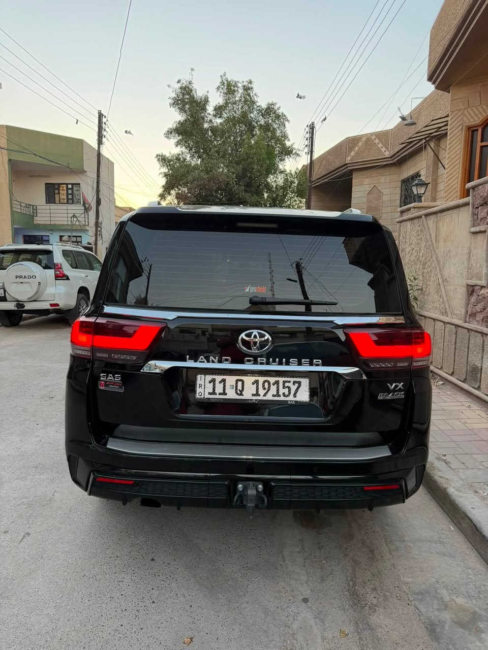 سلام عليكم 
لاندكروز 2024 ضمان شركة ساس VX ابلاك ادشن 
مكفولة كفالة عامة 
ماشية 25 
مغلفة PPF على وضعية الشركة 
اضافة بوب شفط من شركة 
4 كامرات 
تبريد كشنات 
رادار جانبي 
صندوق حساس قدم مضاف من شركة 
باقي الموصفات معروفة 
العنوان السيدية 
السعر 77الف وبيهة مجال بسيط 
رقم التواصل ***********
