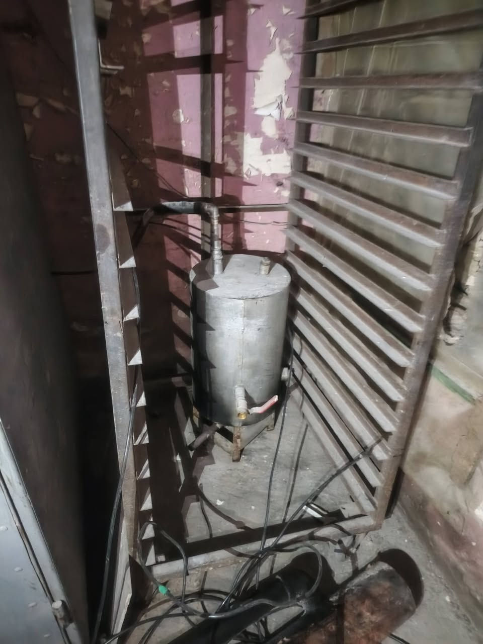 سلام عليكم غراذ كهربيك لبيع صواني جديد وعربانه وغماره وبطل كامل سعر خاص وهاذ رقم تلفون ***********
