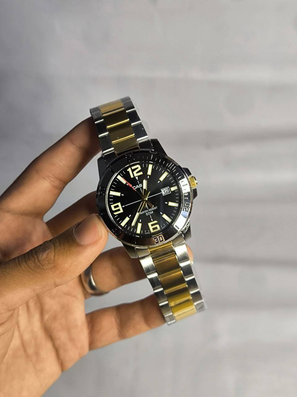 كاسيو Casio اصلي وكالة

تحفة فنية
مكينة كوارتز ياباني 
ميناء اسود فخم مميزة مزودة بمنفذ تاريخ 
اميال لامينوس 
زجاج سافاير ضد الخدش 
 مقاومة ماء حتى 50 متر
سير ستانلس ستيل عالي الجودة (Two colors)
القطعة مختمة بالكامل
🔴ضمان سنة وكالة

⚠️ملاحظة متوفر قطعة واحدة فقط 

السعر :- 99 الف ع اول تم 
السعر غير قابل للتفاوض 
للحجز والاستفسار يرجى مراسلة الصفحه


**إذا كنت صاحب هذا الإعلان وتريد حذفه لأي سبب، رجاءا أرسل رسالة إلى الدعم الفني**