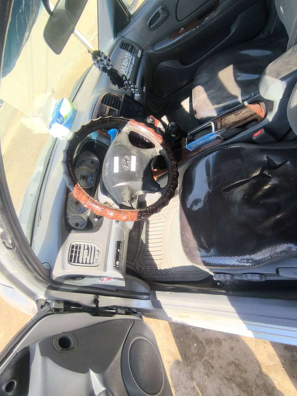 السلام عليكم سوناتا ٢٠٠١ مكفوله من الكص مصبوغة عام اثر جراد رقم بغداد دولي باسمي سنوية لل٢٠٢٨ هزة جديدة باسمي شخصيا تخم تاير كير محرك شرط مابيها اي نقص للاستفسار الاتصال على الرقم *********** مكان السيارة الديوانية
