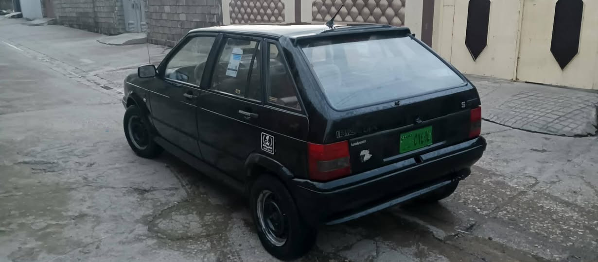 سياره موديل 91 سياره جديده ما بيها دعم بدون صبغ داخل جديد قشور جديد ما بيها اي دعوهن سنويه خضراء بيها بدايه نفخ بيها بدايه نفخ سياره شغاله بيها صوت كم شفت مكينه نوزلات كربون ما مسجل جير شرط ضخم على النص سعر 14.   ***********
