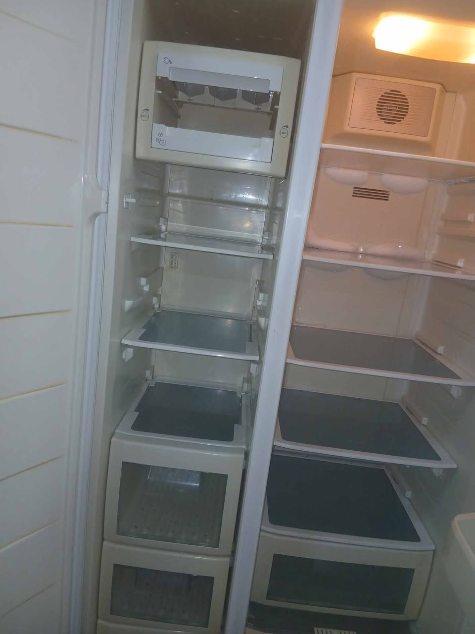 ثلاجه حجم كبير نظيفه 200 محتاجه شوي غاز بسمايه 
مندوبه لبيع الأثاث المستخدام شعدكم للبيع مستعجل راسلوني خاص بيع سريع  او ع واتساب  ***********
