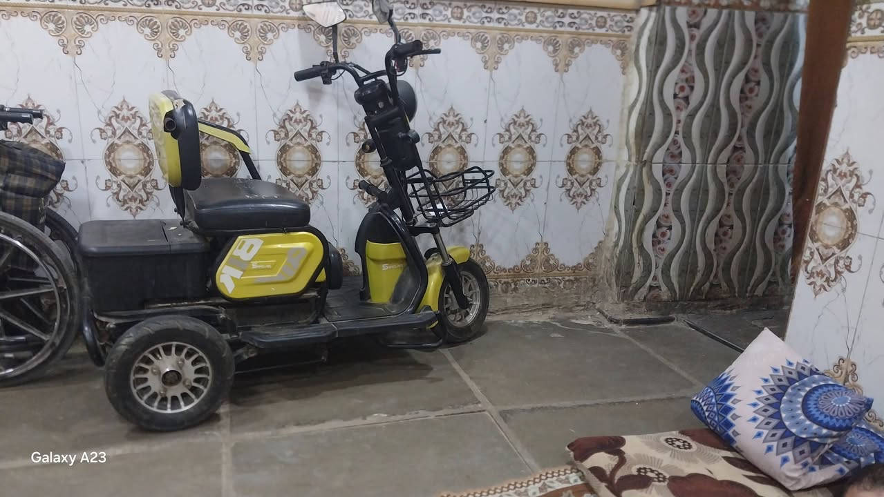 السلام عليكم دراجه شحن للبيع كامله اي نقص مابيها كلها شغاله تحمل ٣ نفر  السعر 300 الف  او بيها مجال الاتصال على الرقم ***********
