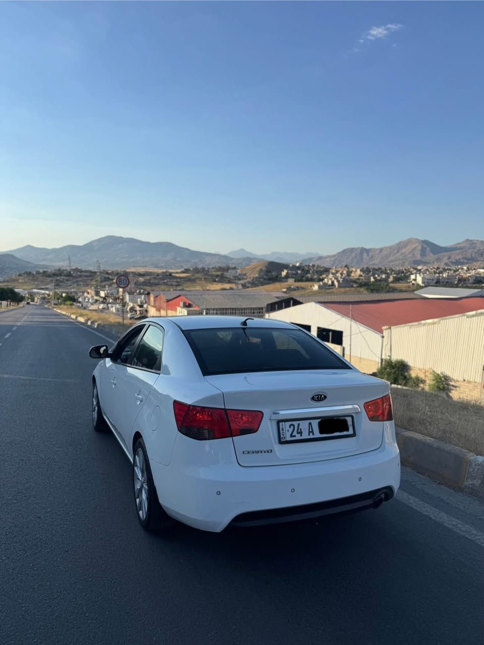 كيا سيراتو موديل ٢٠١٣ 
٢ پارچة بوياخ
جةمپيكي پيشي هةية 
گيرو مةكينة بةشةرت 
رةقةم و سةنةوي نوية 
بةناوي خؤمة
***********
*********** سوران, أربيل
