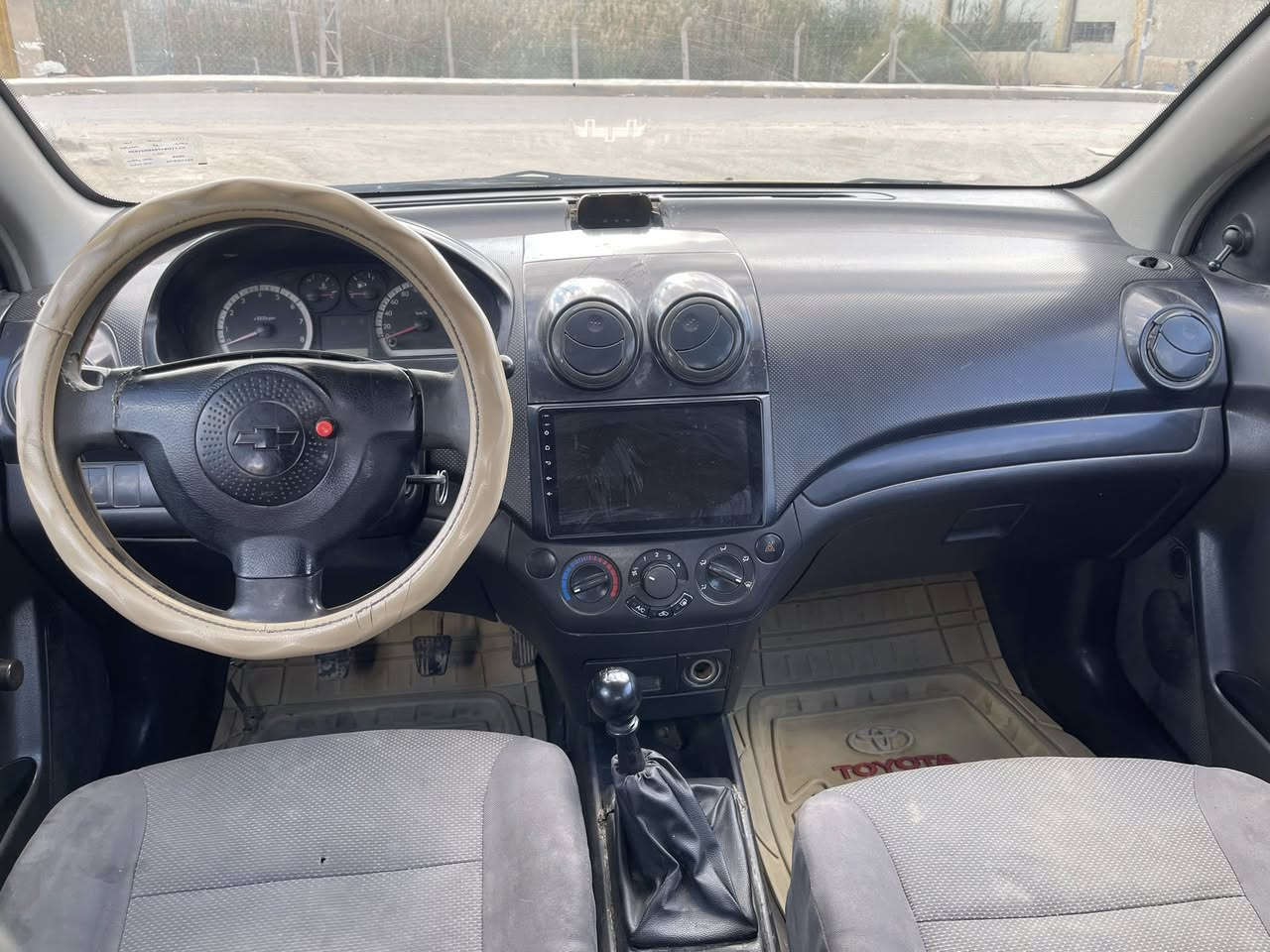 سلام عليكم افيو وارد امريكي  كير عادي موديل ٢٠٠٨ رقم قادسيه دولي سنويه جديده محرك اوبترا جاهزه السياره مكينه كير حداديه تخم تاير  مداور يمته ماتريد مصفره هيئه وغرامات ماعليها ربع السعر٣٣وبيها مجال بسيط مكان السياره الديوانيه قضاء الحمزه ‭٠٧٨٣ ٥٩٣ ١٨٣٦‬
