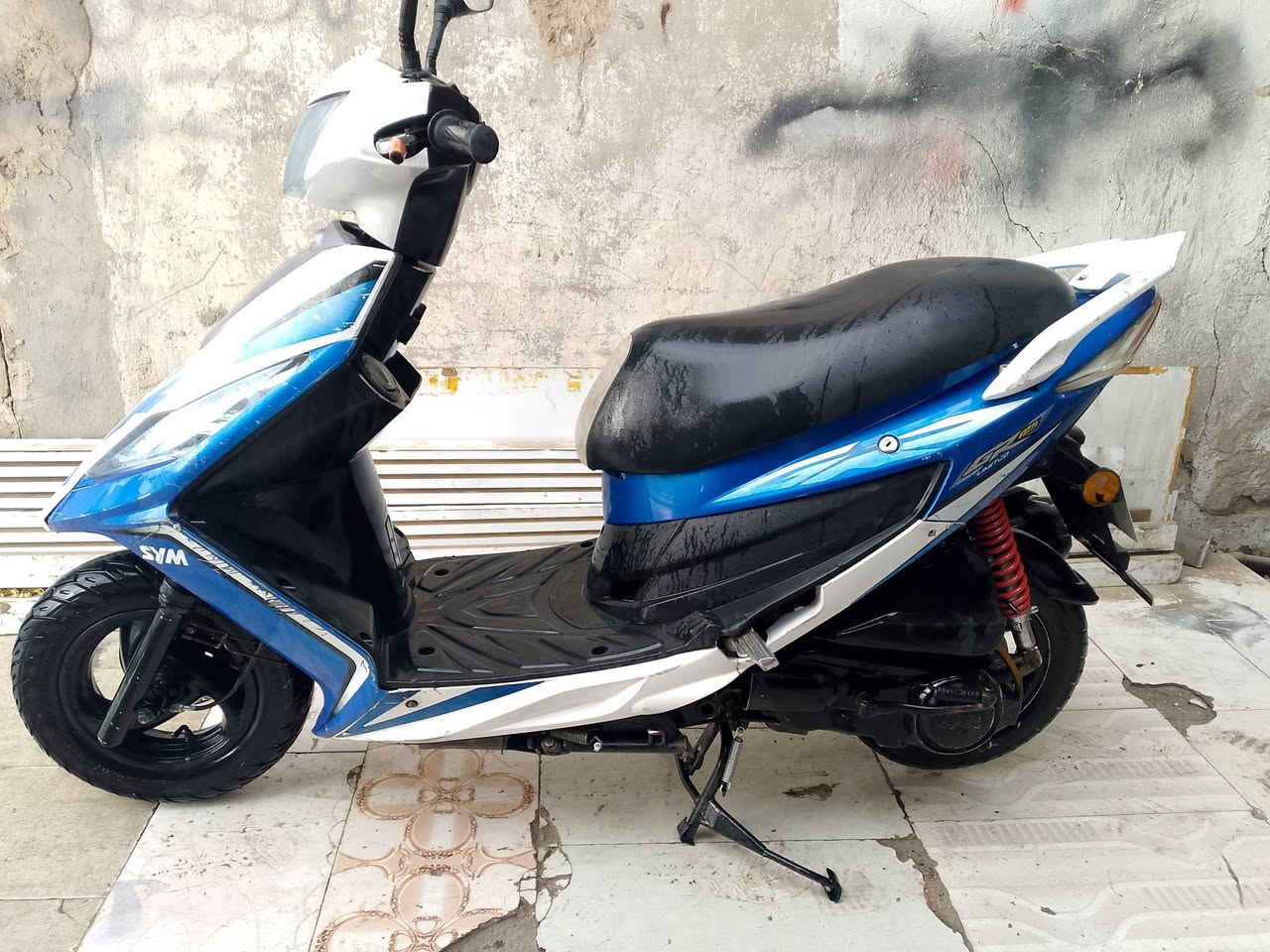 السلام عليكم دراجه سايم نحله الكتروني للبيع كله شغال صلف هندر كهربائيات كله شغال مكينه فول نعومه مابيهه اي نقص دراجه حيل حلوه بدوووون اوررراااق 
السعر. 600 او بي مجال للشراي 
العنوان. داخل  الرمادي 
رقم الهاتف. ***********
